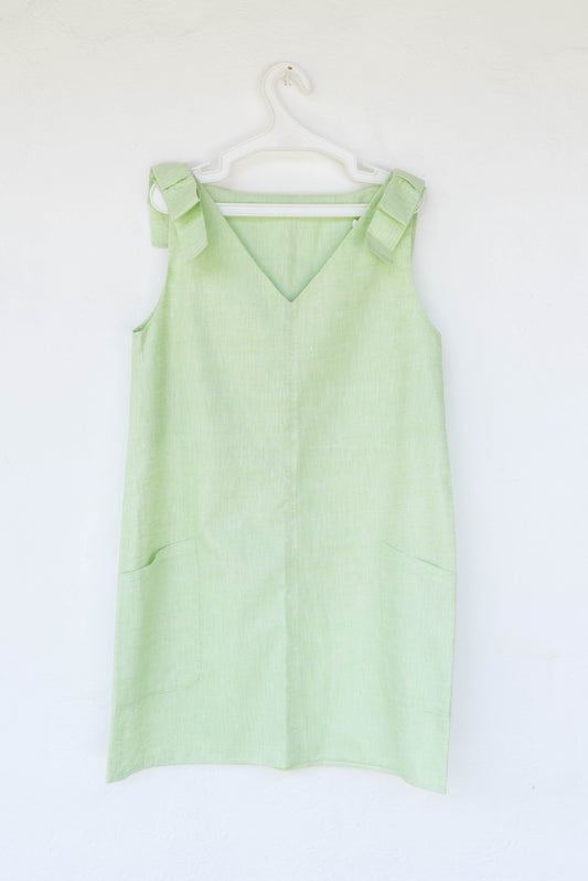 VESTIDO  CAMISERO CORTO DE LINO LIVIANO VERDE LIMÓN , CON BOLSILLOS.