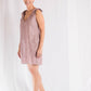 VESTIDO  CAMISERO CORTO DE LINO LIVIANO ROSADO, CON BOLSILLOS.