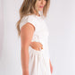 VESTIDO LARGO EN ALGODÓN BLANCO, CON  DETALLE DE ABERTURA  AJUSTABLE  EN LA CINTURA